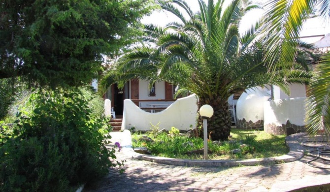 2 bedrooms house at Valledoria 400 m away from the beach with sea view and enclosed garden