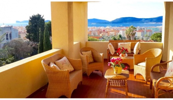 Alghero, Villa Duchessa with sea view surrounded by greenery for 8 people