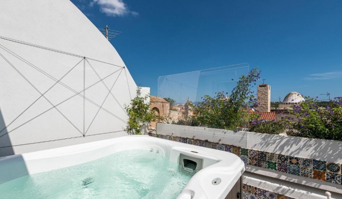 Bea's Terrace - Private Jacuzzi in the City Centre