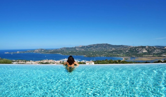 Villa Amaca con piscina a sfioro riscaldata e vista mozza fiato sulla baia