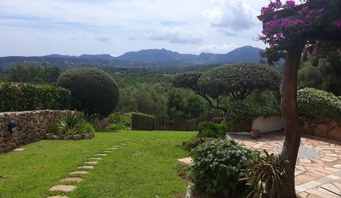 2 bedrooms appartement with sea view enclosed garden and wifi at Olbia 6 km away from the beach