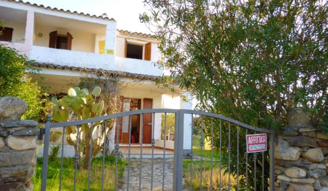 2 bedrooms house at San Teodoro 800 m away from the beach with sea view and enclosed garden
